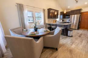 Modern Luxury Bungalow steps from DT Activities